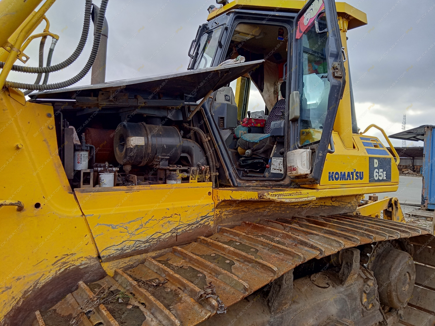 Komatsu D65E-12 [1]