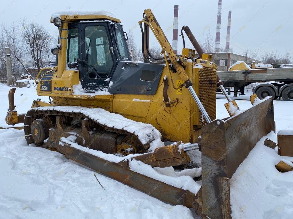 Komatsu D65E-12 [7]