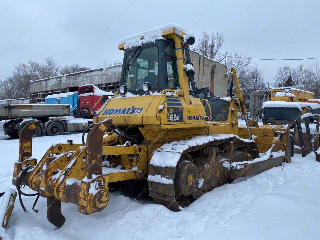 Komatsu D65E-12 [5]