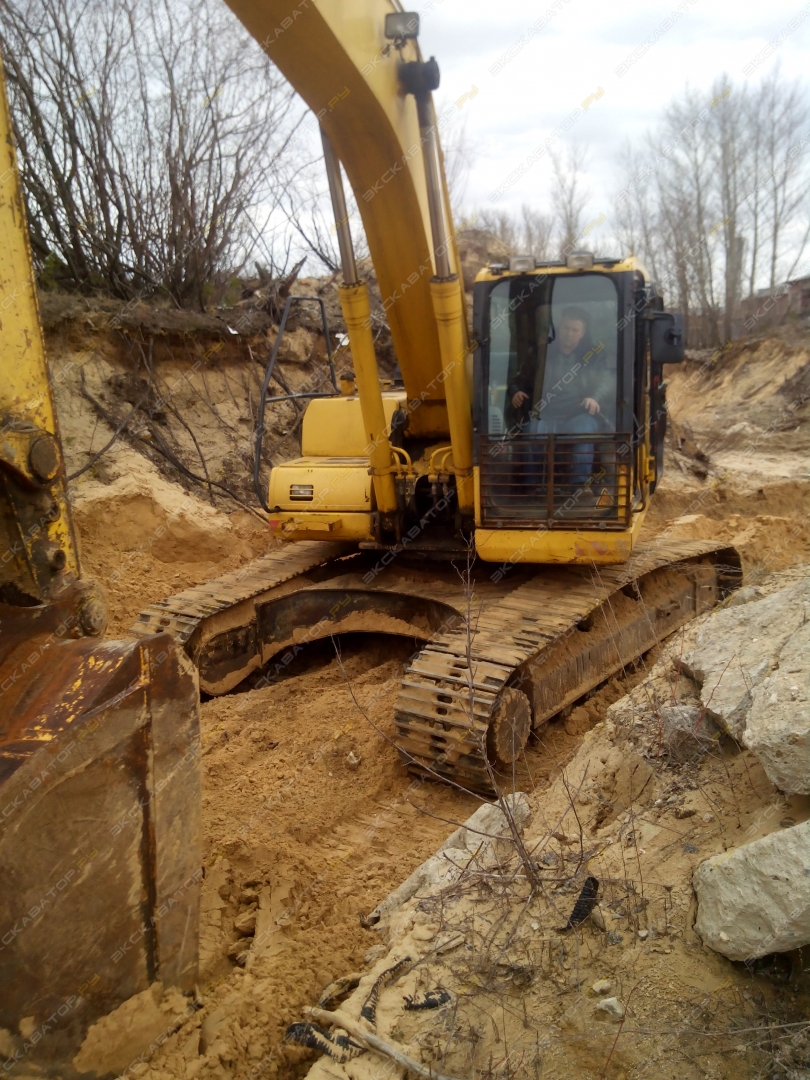 Komatsu PC220 [1]