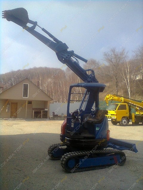 Komatsu PC28UU [2]