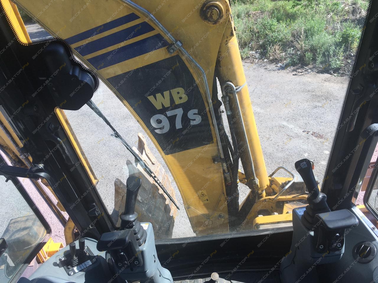 Komatsu WB97S-5E0 [29]