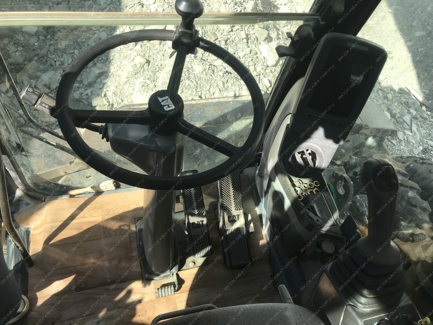 Caterpillar M318D [12]