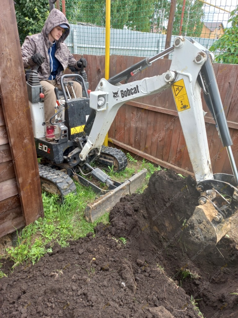 Bobcat E10 [6]