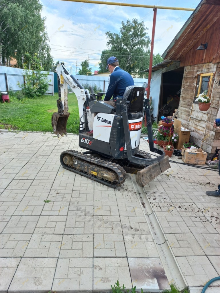 Bobcat E10 [8]