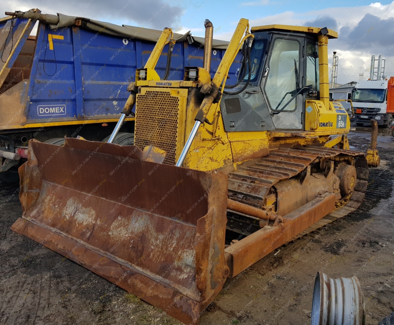 Komatsu D65E-12 [0]