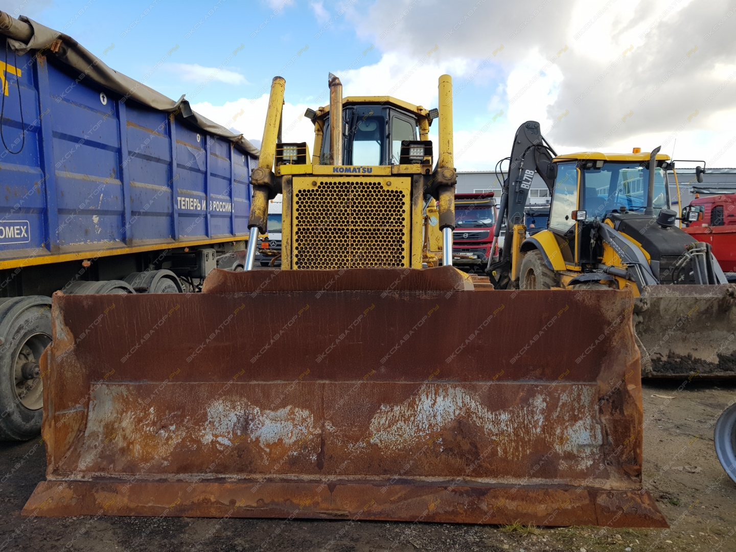 Komatsu D65E-12 [10]