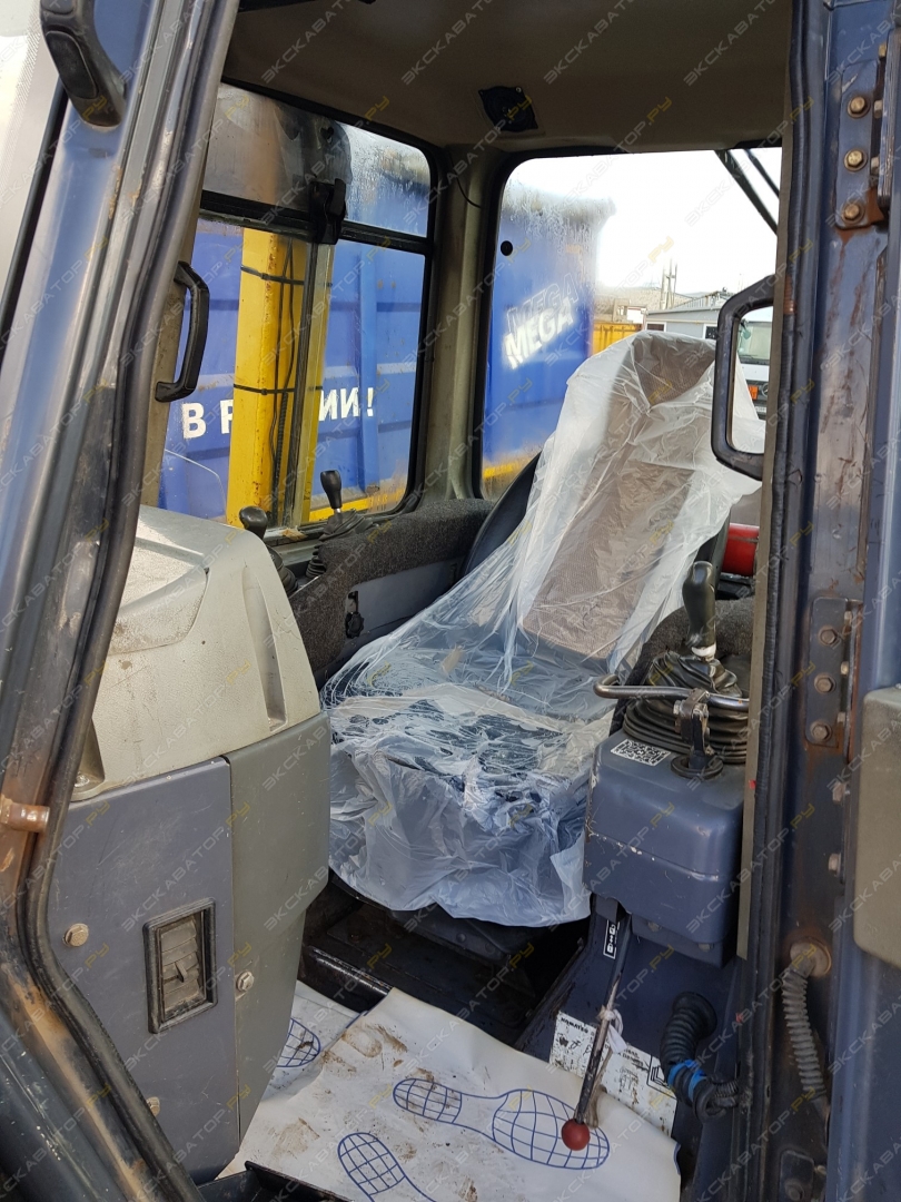 Komatsu D65E-12 [7]