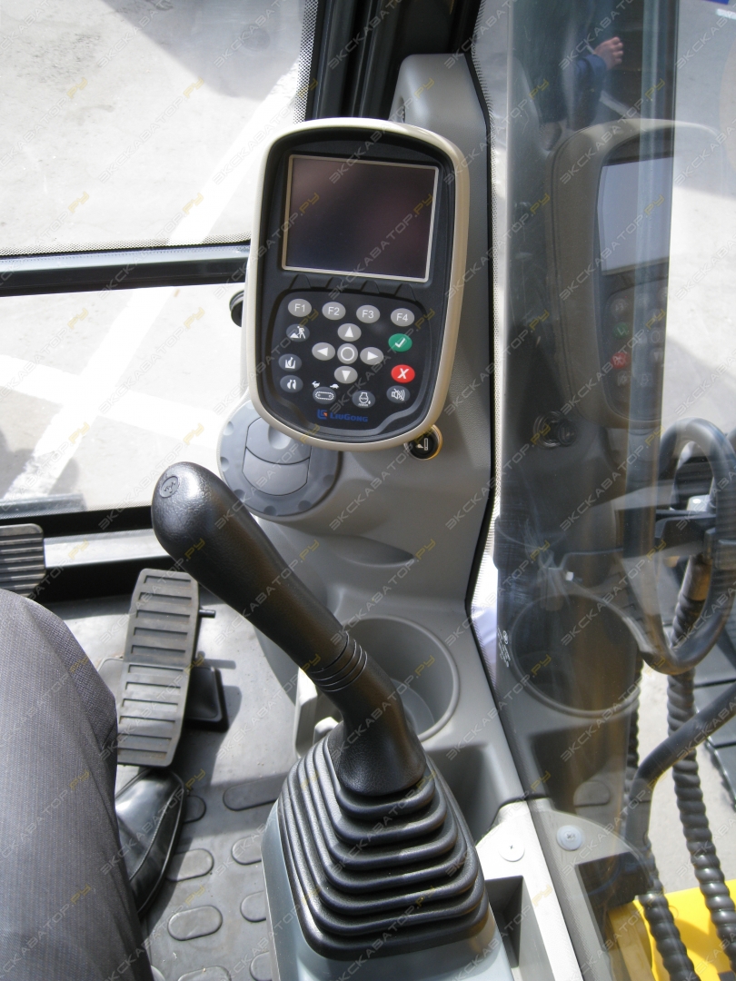 LiuGong CLG 920E [13]