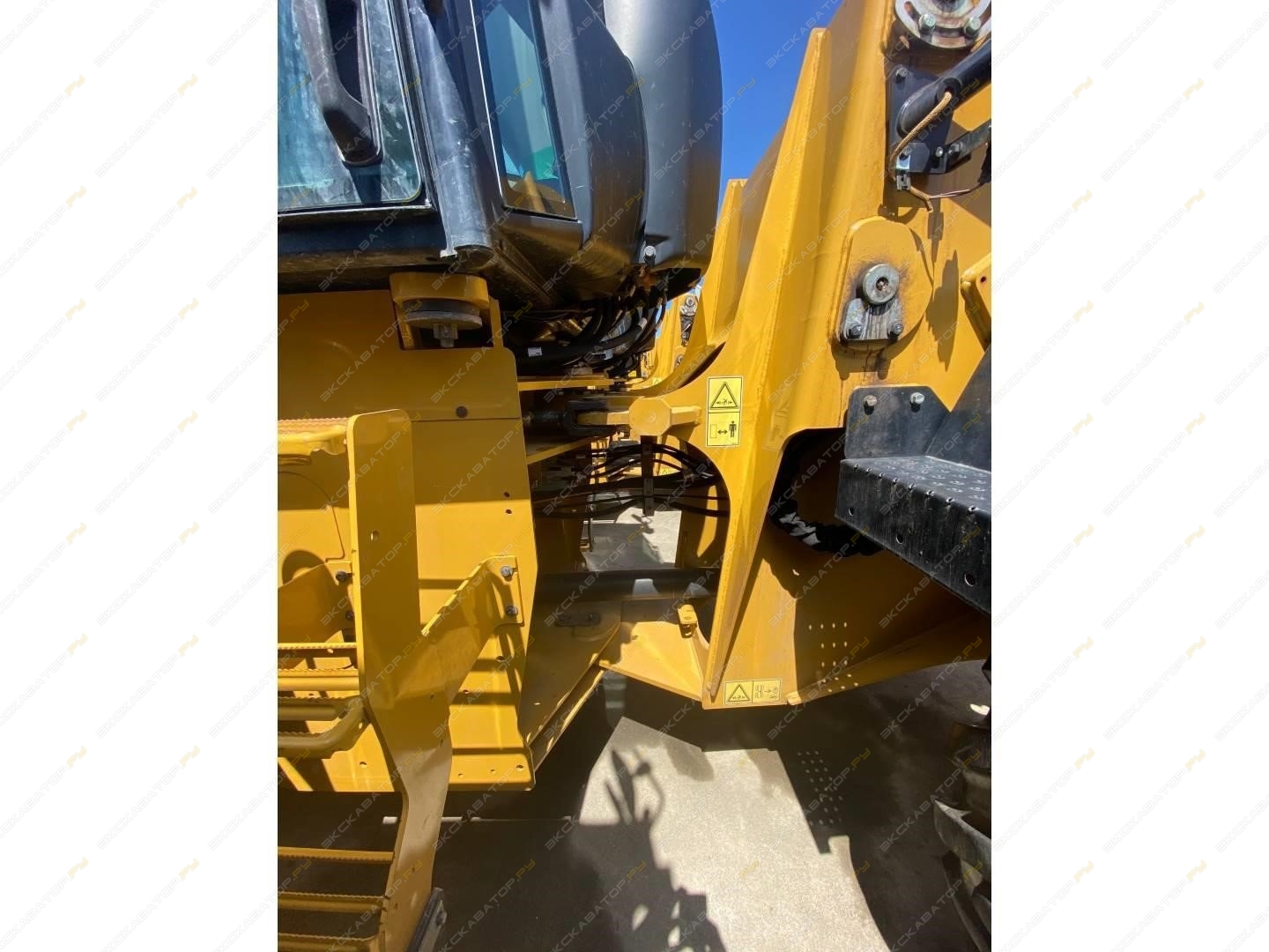 Caterpillar 910K [6]