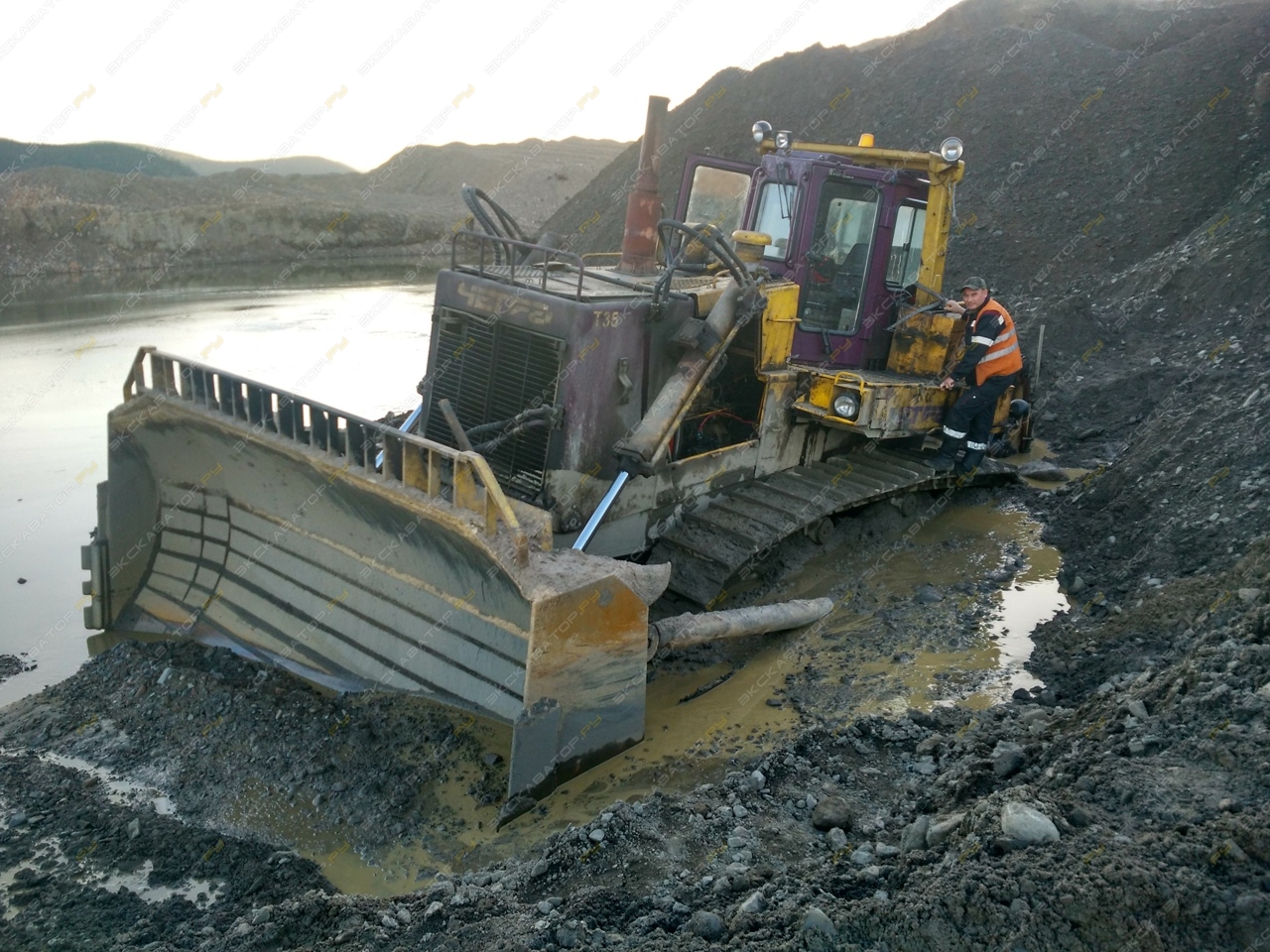 Komatsu D65E-12E [1]
