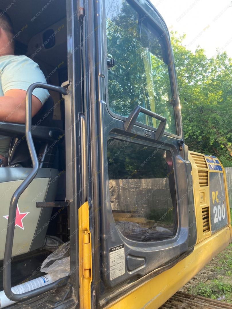 Komatsu PC200-8 [23]