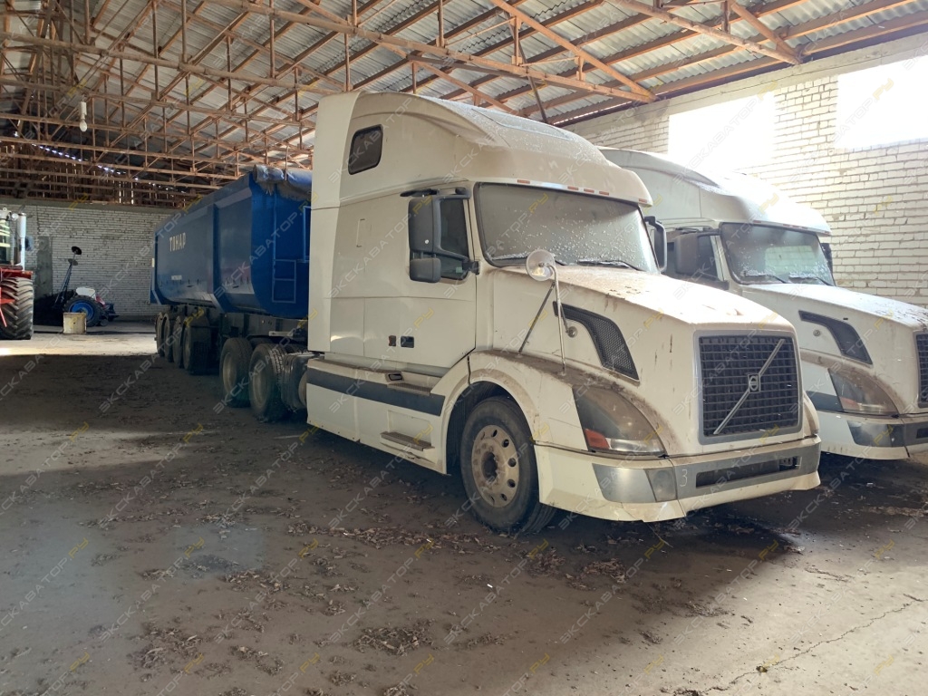 Volvo VNL [0]