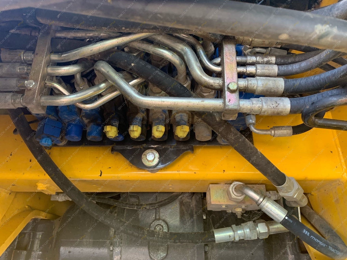 New Holland B95B [5]