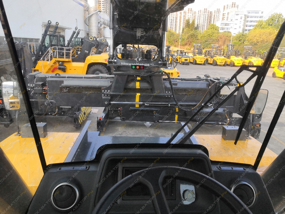 Liugong CLG2450H [8]