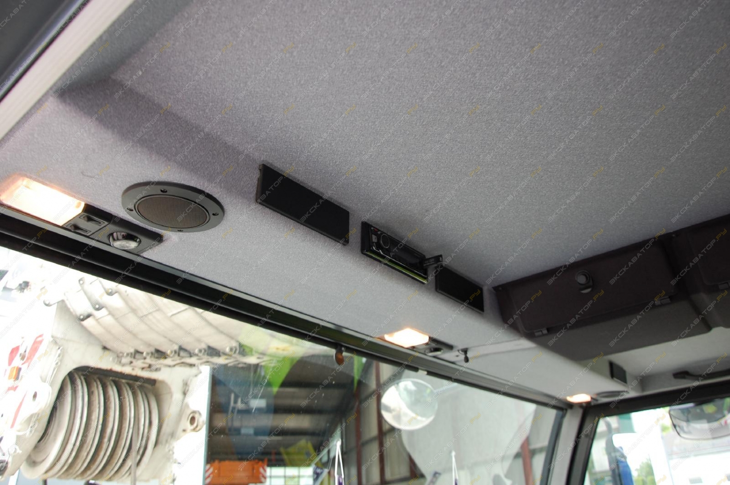 Liebherr LTM 1300-6.2 [19]