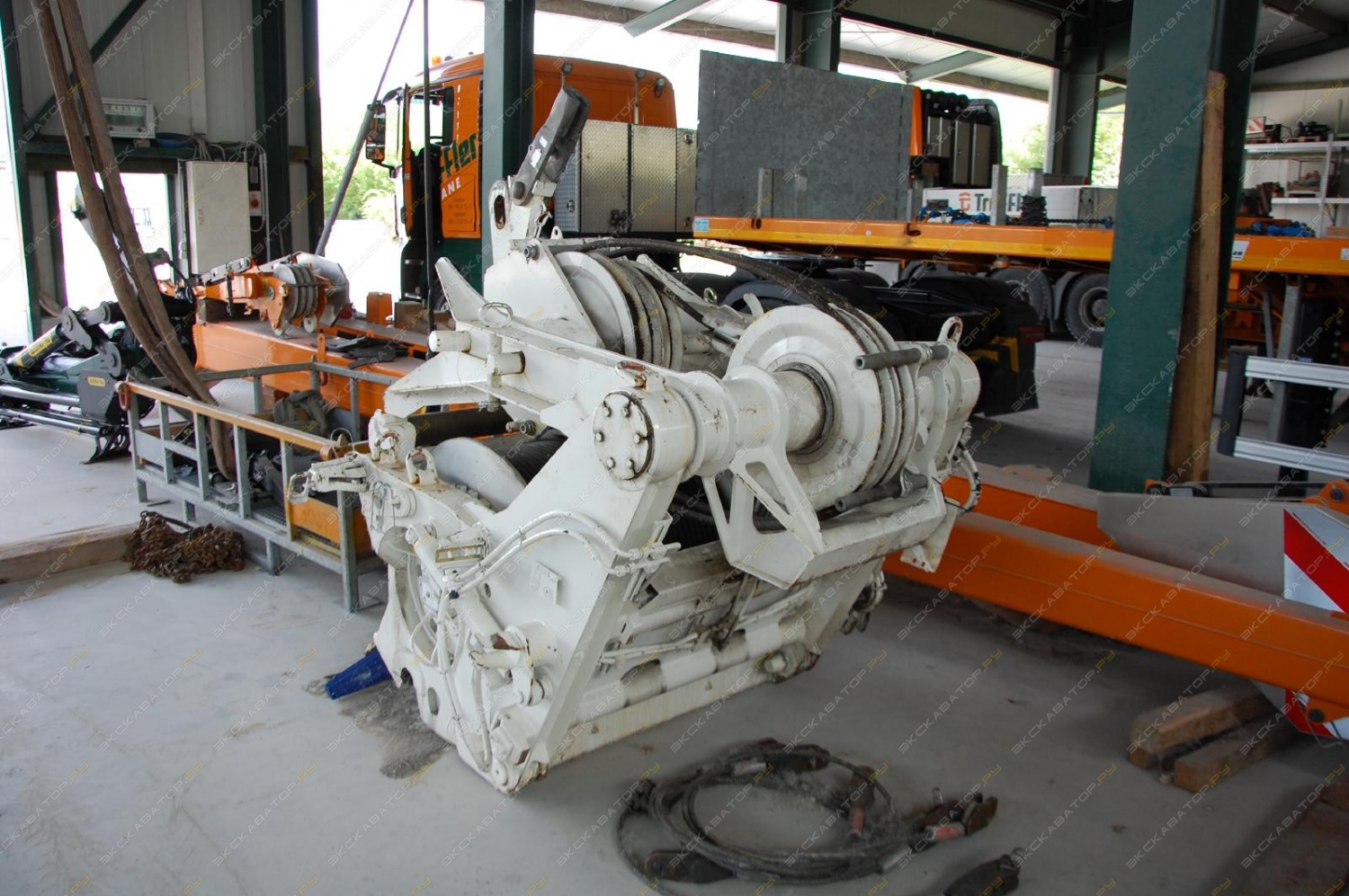Liebherr LTM 1300-6.2 [30]