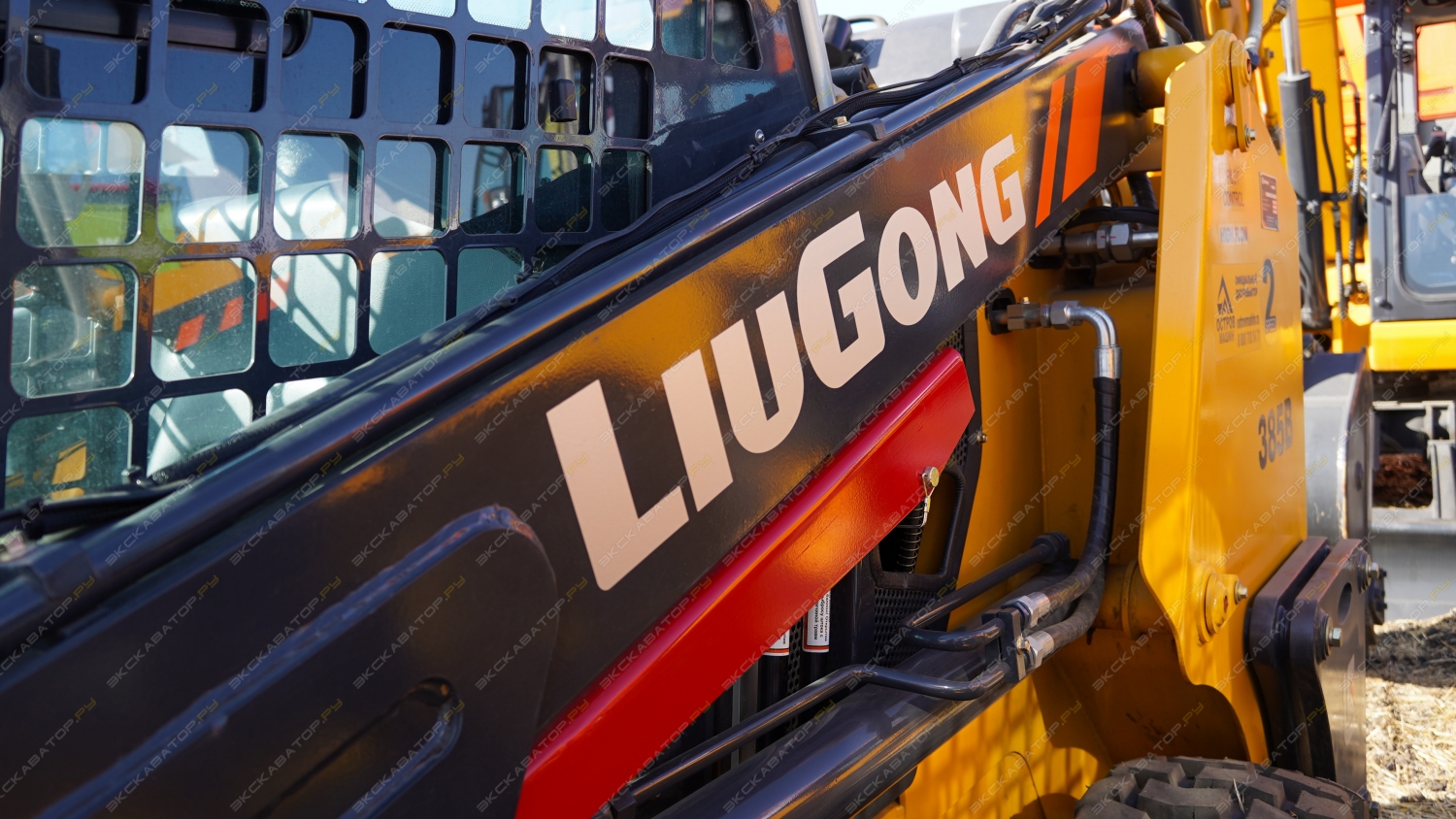 LiuGong CLG385B [22]