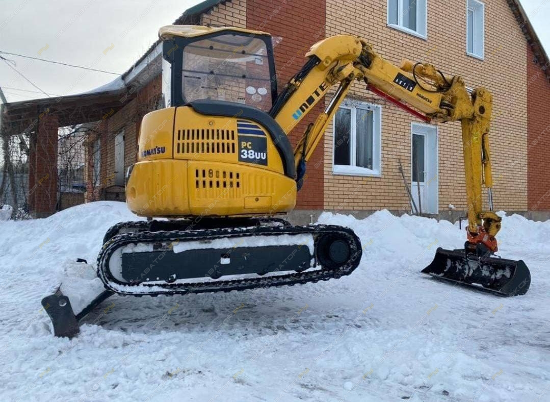 Komatsu PC38UU [5]