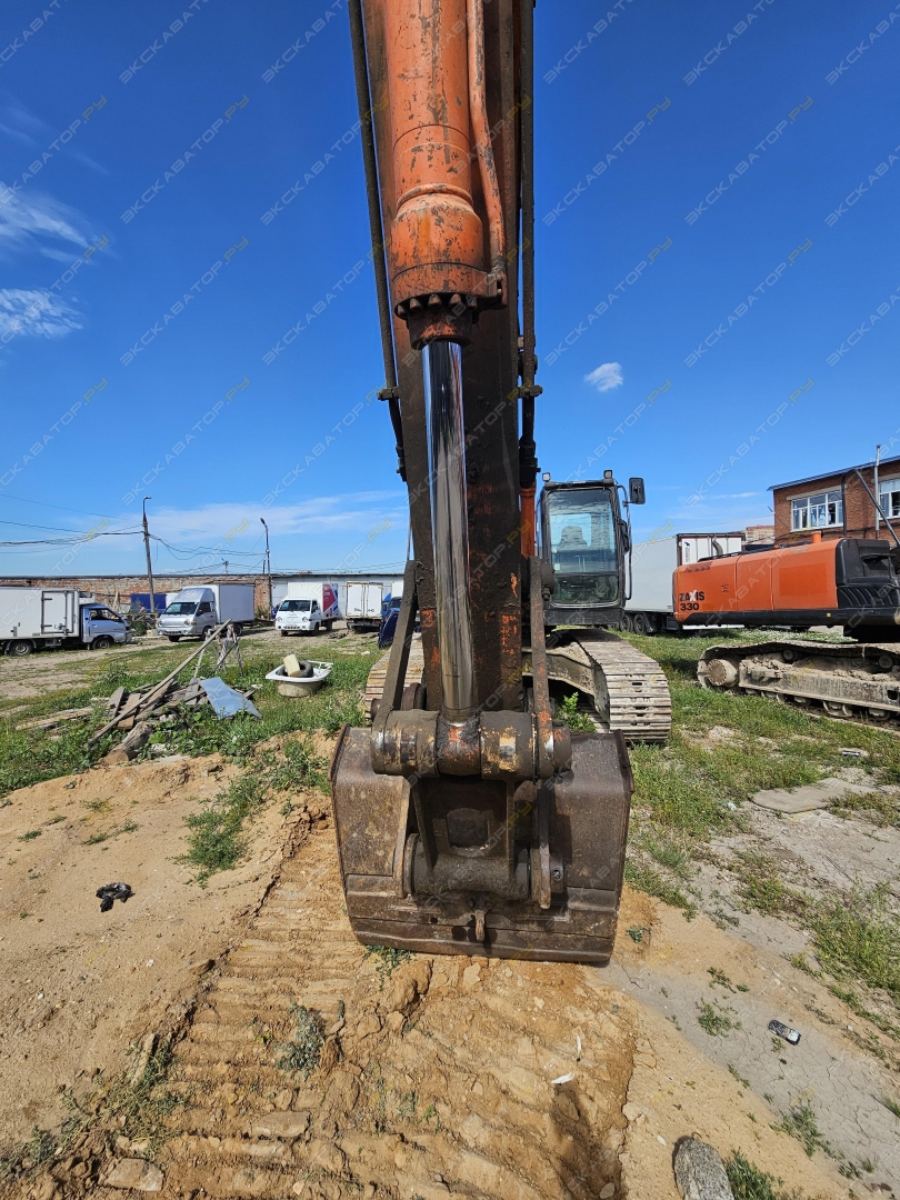 Hitachi ZX330-3G [2]