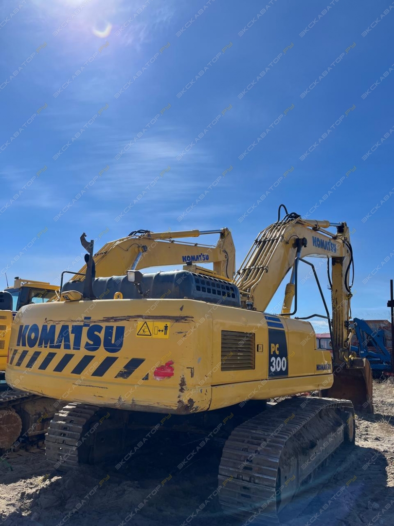 Komatsu PC300-8M0 [1]
