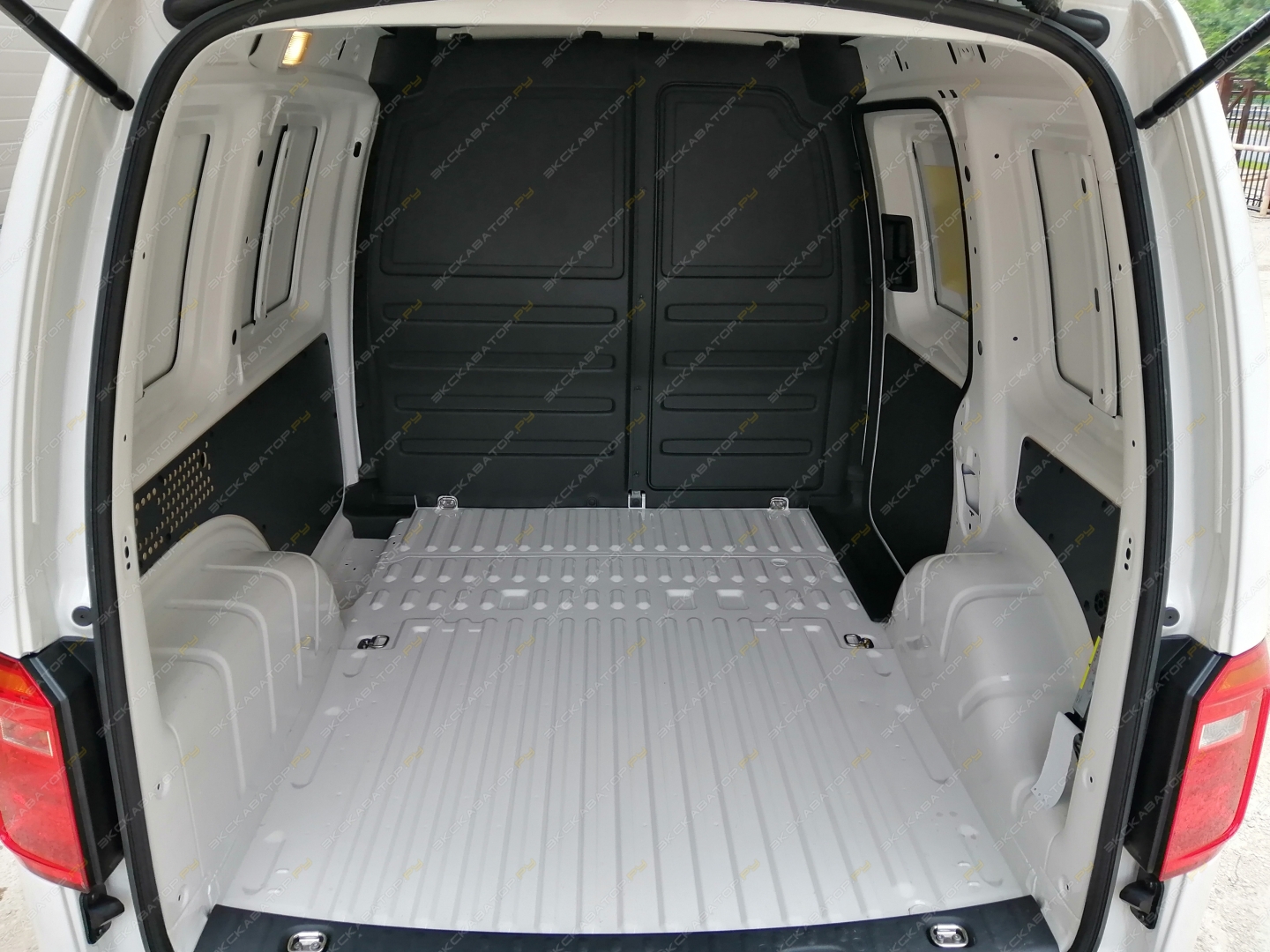 Volkswagen Caddy комби 2.0 TDI MT [5]