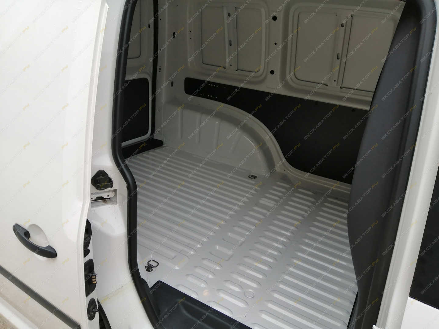 Volkswagen Caddy комби 2.0 TDI MT [11]