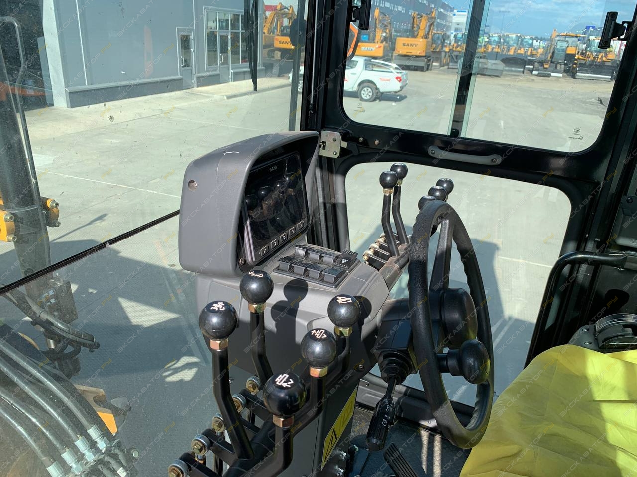 Sany STG230C-8 AWD [19]
