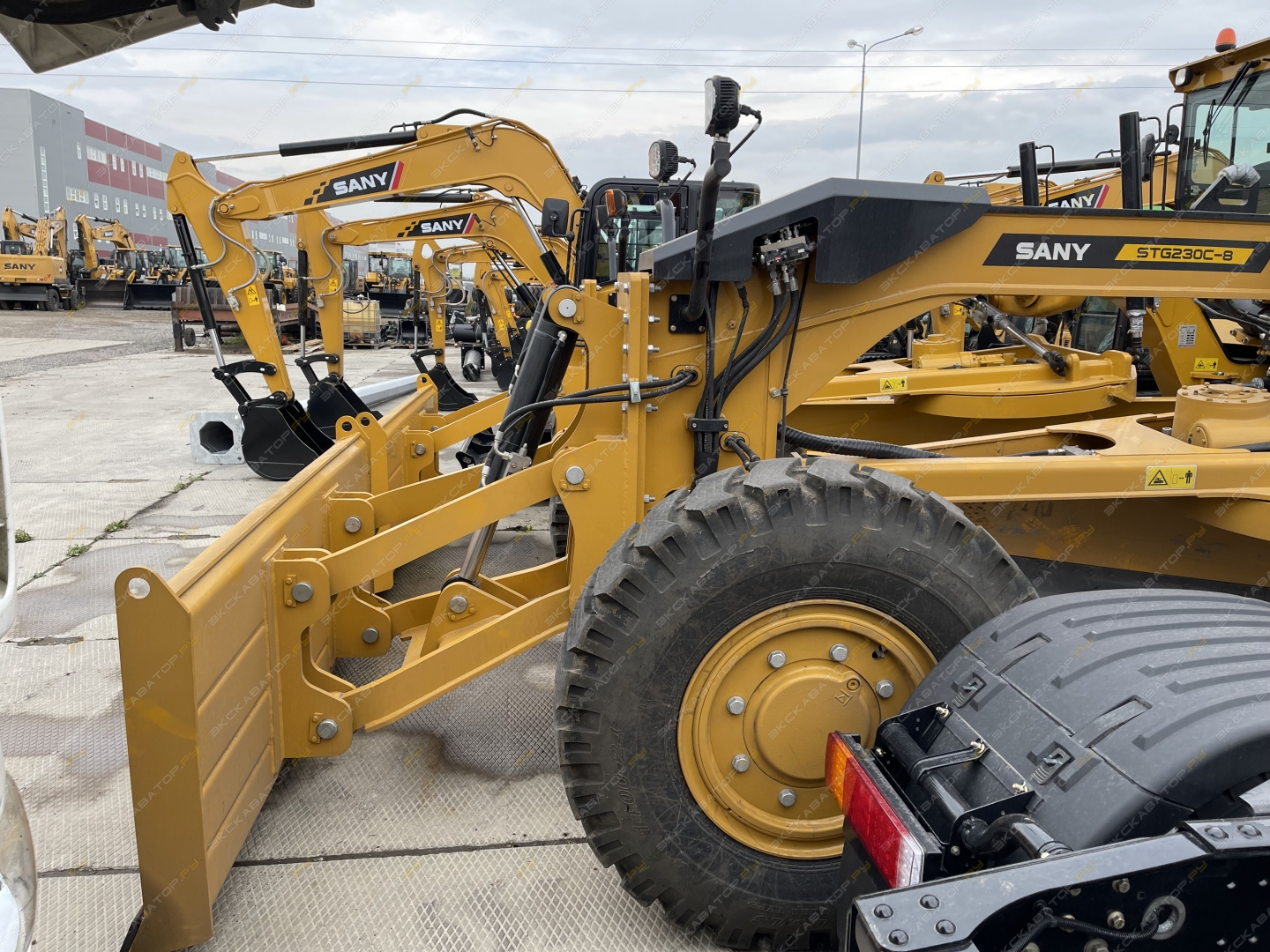 Sany STG230C-8 AWD [24]