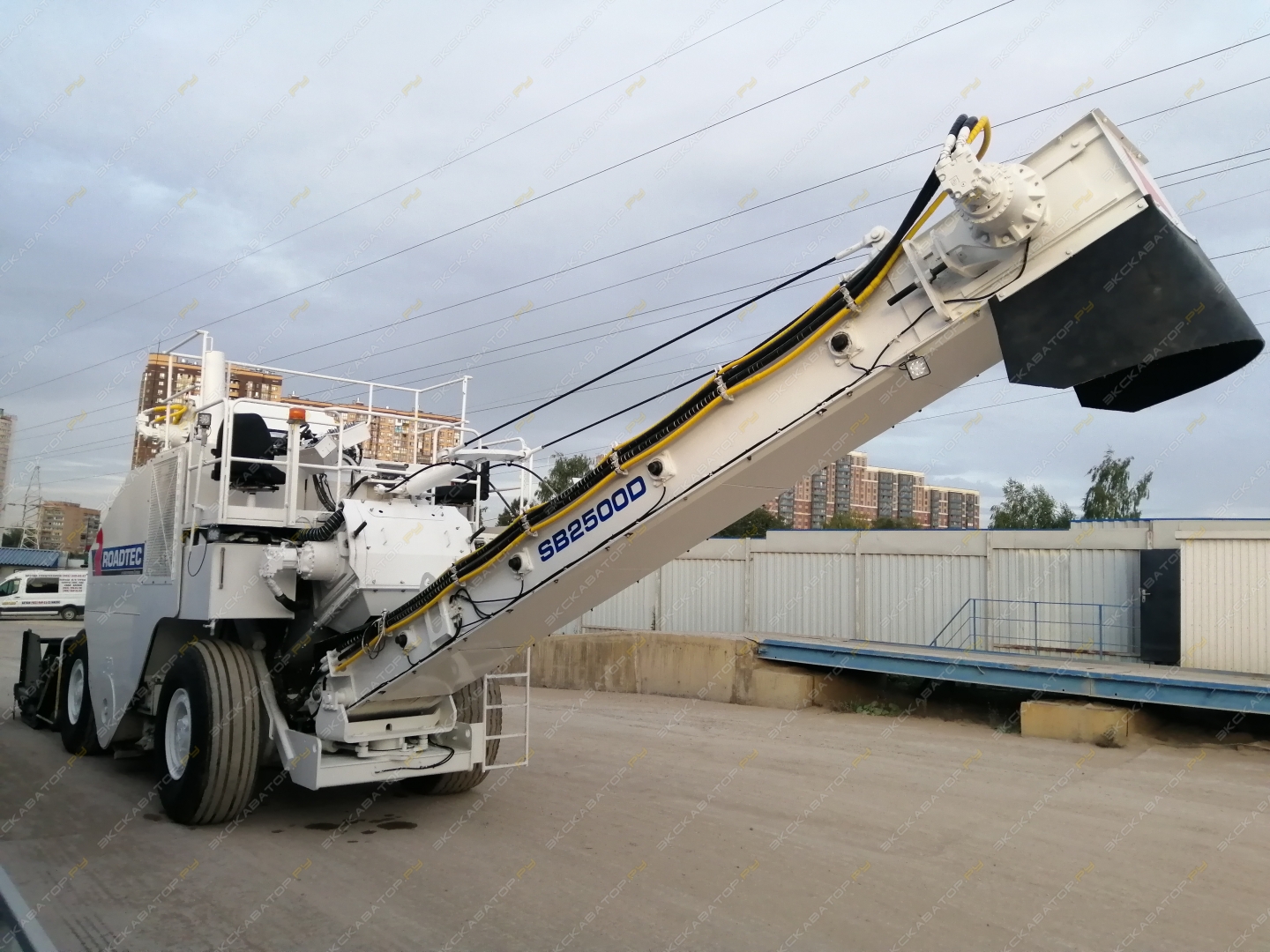 Roadtec SB2500D Shuttle Buggy [10]