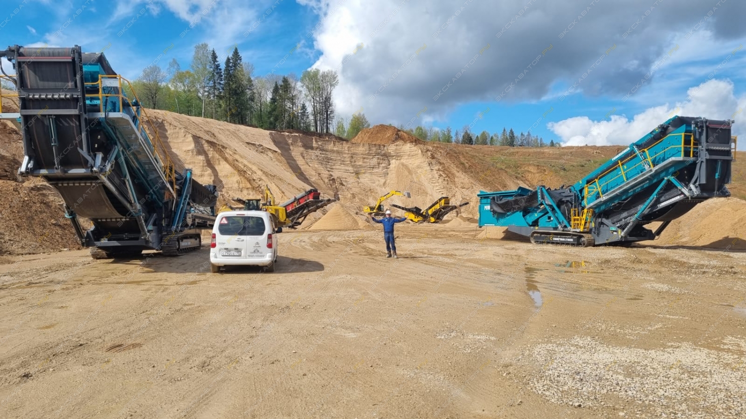 Powerscreen Chieftain 2100X track (3 Deck) [1]