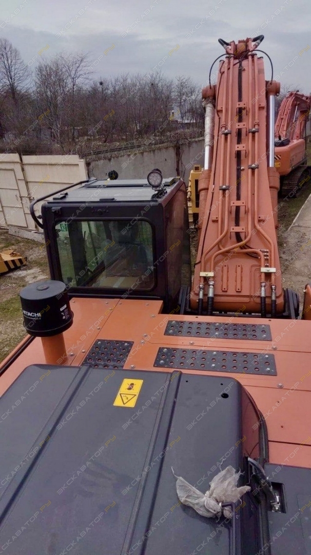 Hitachi ZX370LCH-GI [10]