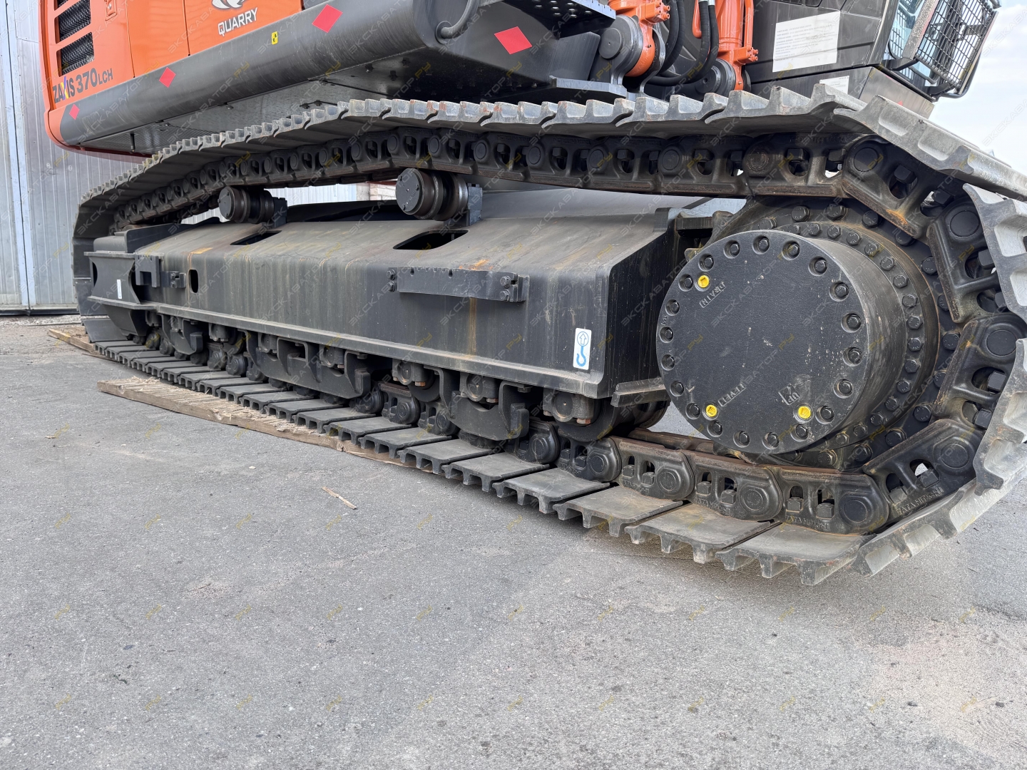 Hitachi ZX370LCH-GI [18]