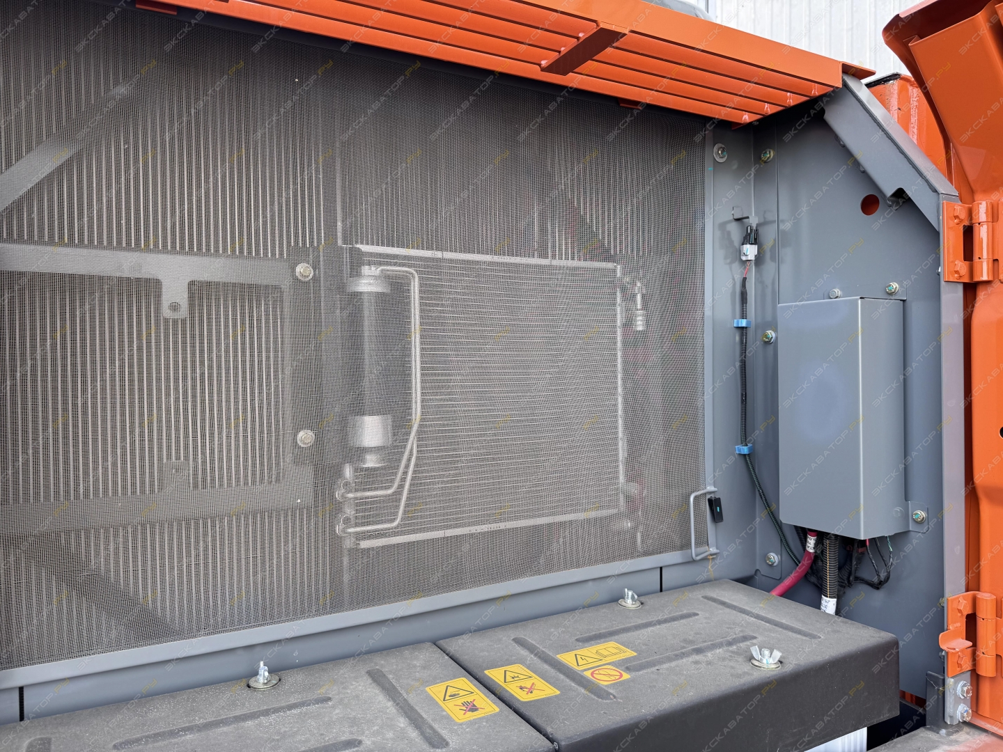 Hitachi ZX370LCH-GI [23]