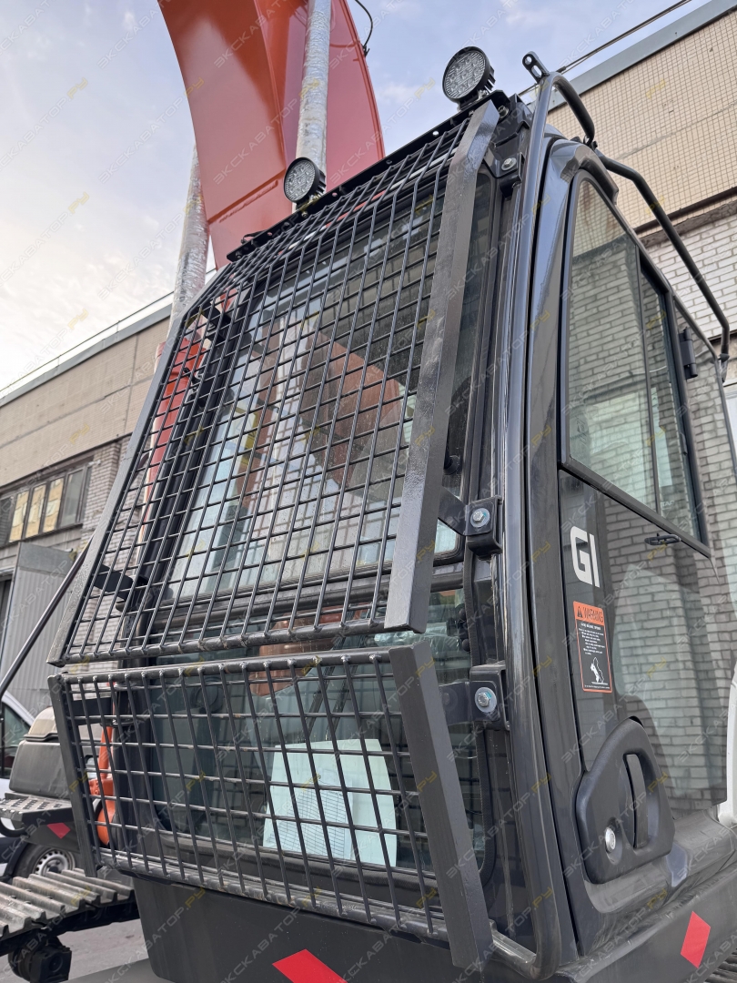 Hitachi ZX370LCH-GI [32]