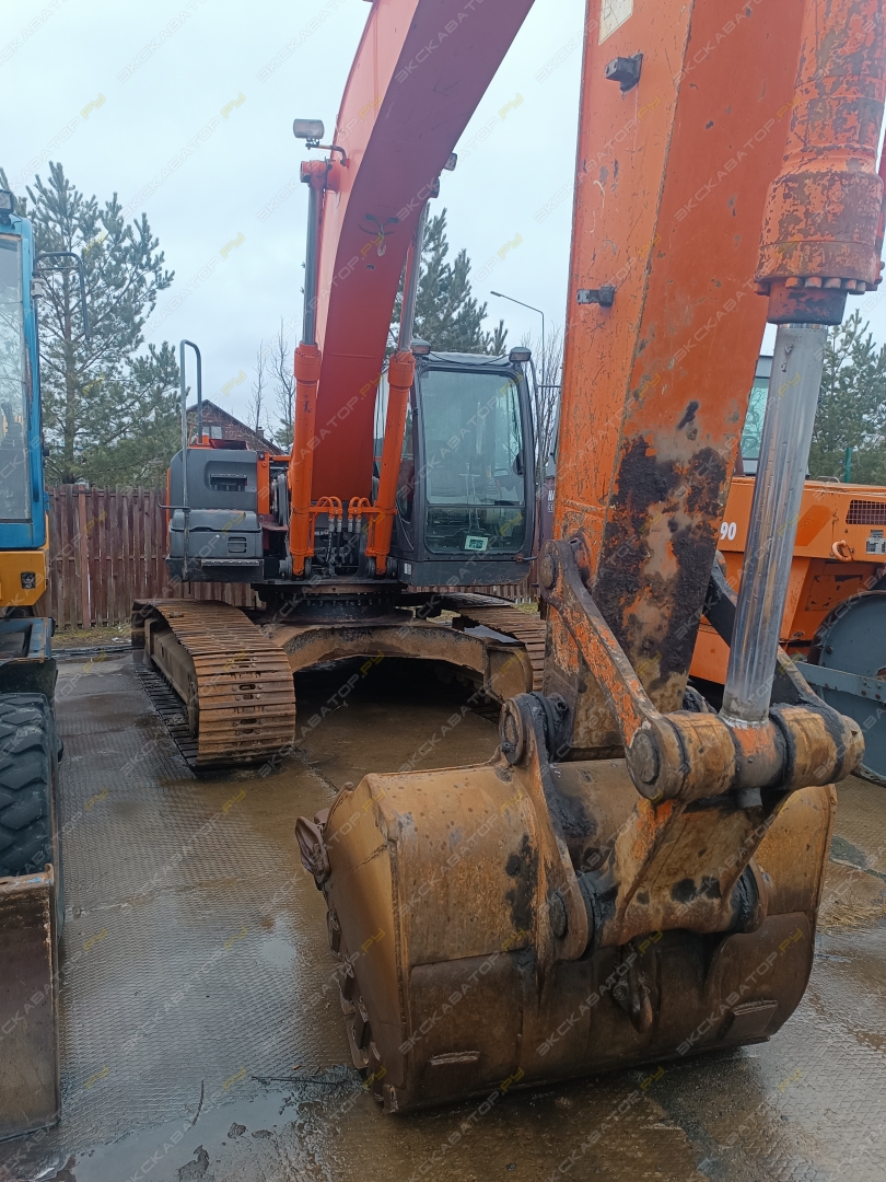 Hitachi ZX240-5G [7]