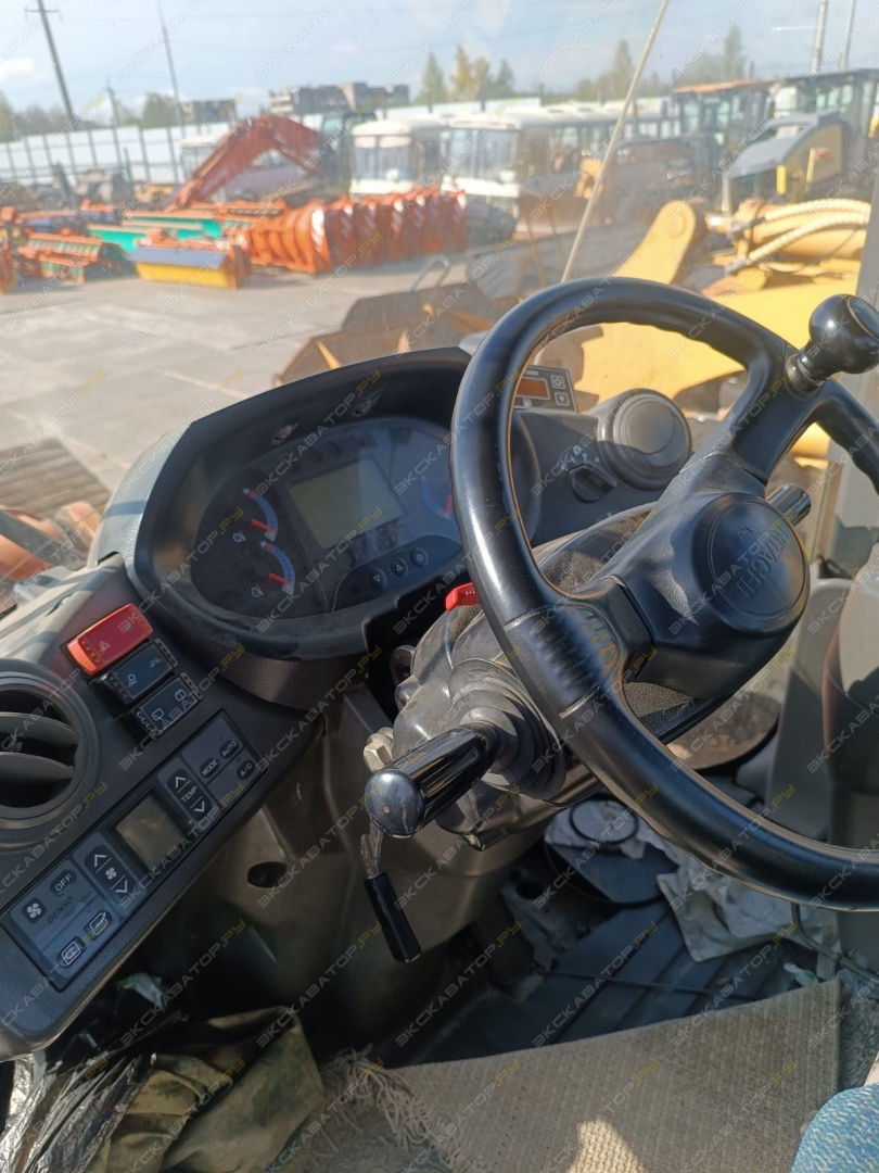 Hitachi ZW 220 [6]