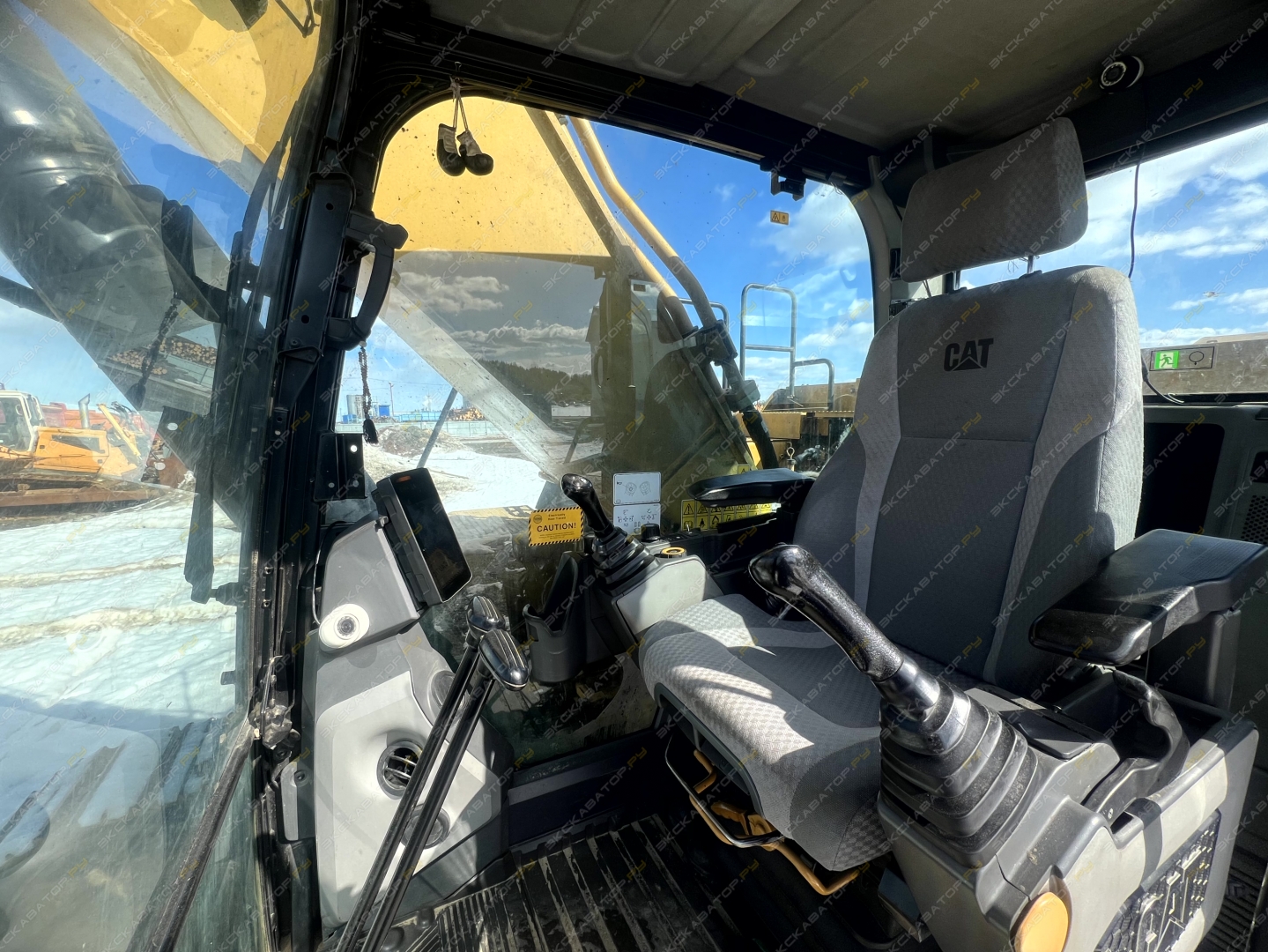 Caterpillar 345D [7]