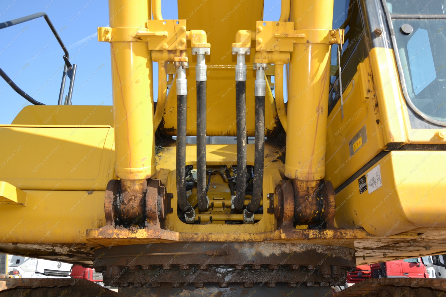 Komatsu PC300LC-8M0 [6]