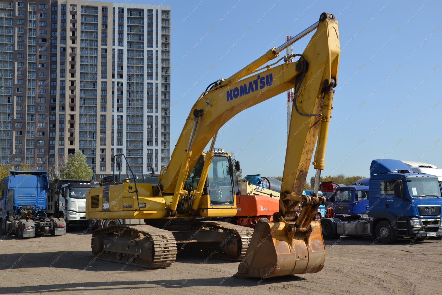 Komatsu PC300LC-8M0 [18]