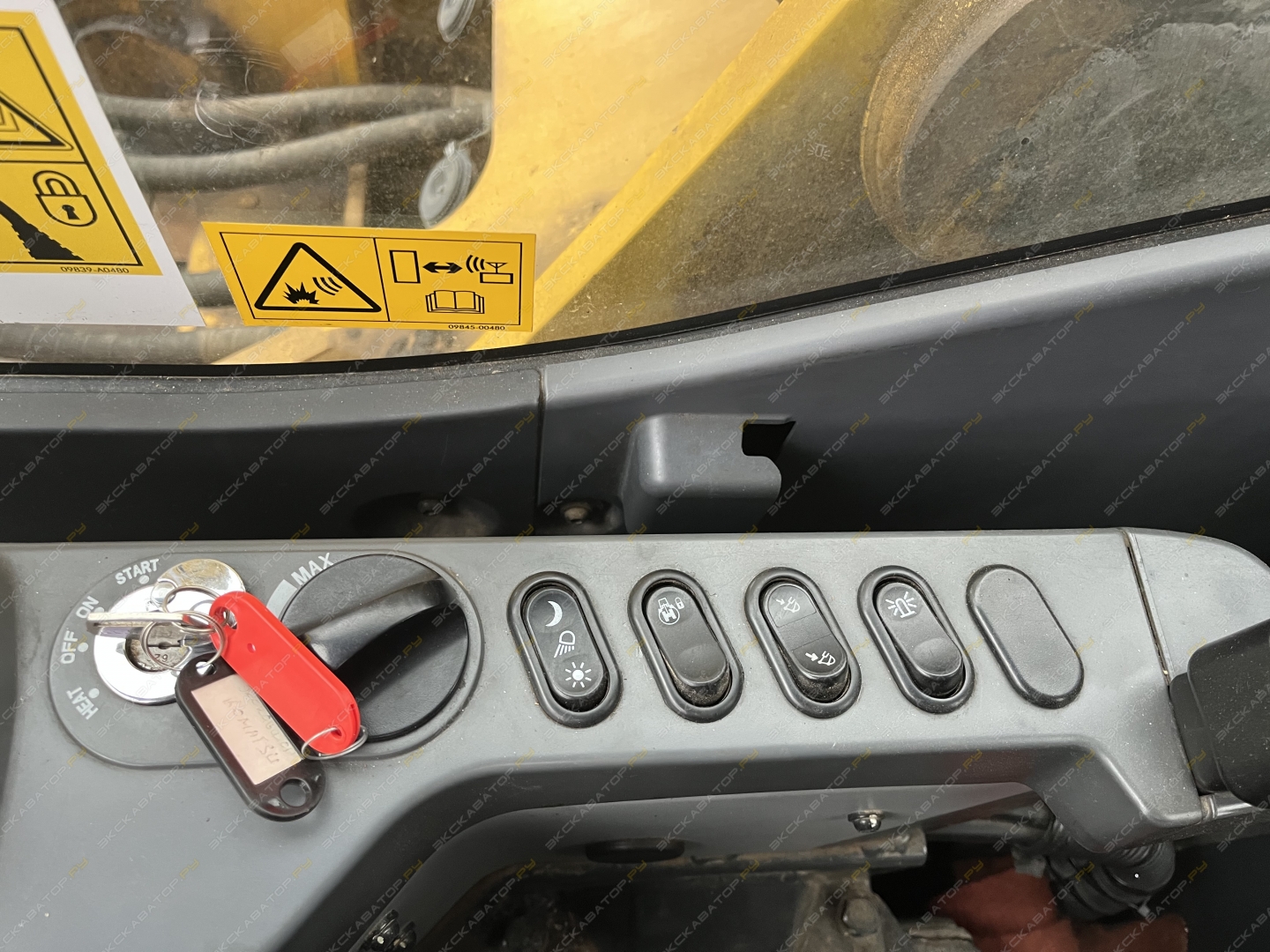 Komatsu PC300LC-8M0 [14]
