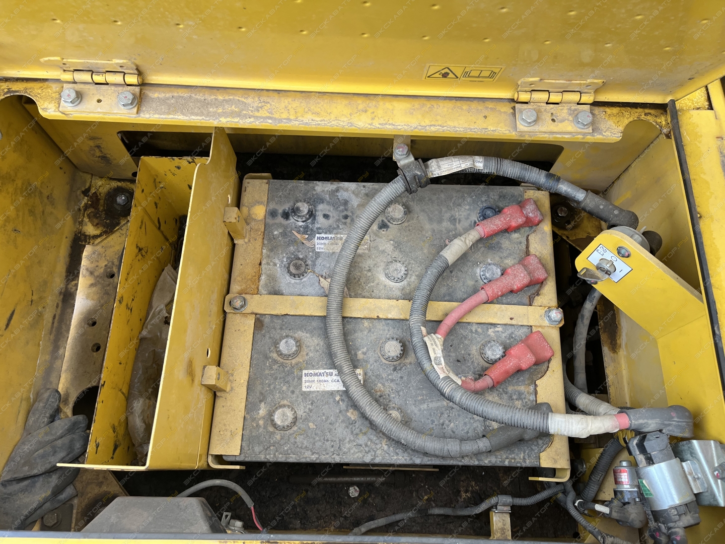 Komatsu PC300LC-8M0 [12]