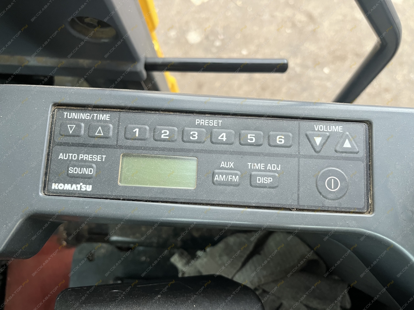 Komatsu PC300LC-8M0 [15]