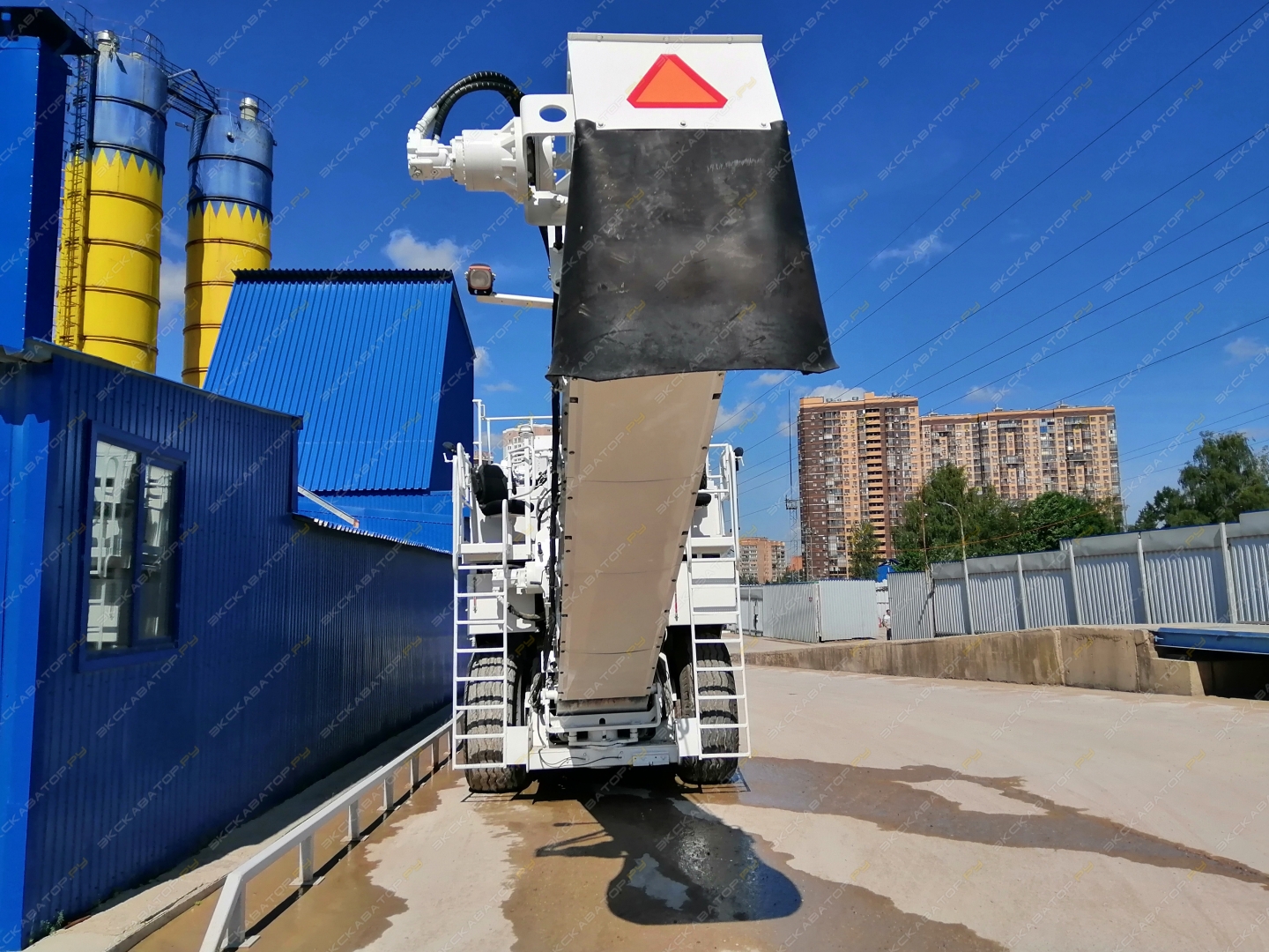 Roadtec SB2500E Shuttle Buggy [4]