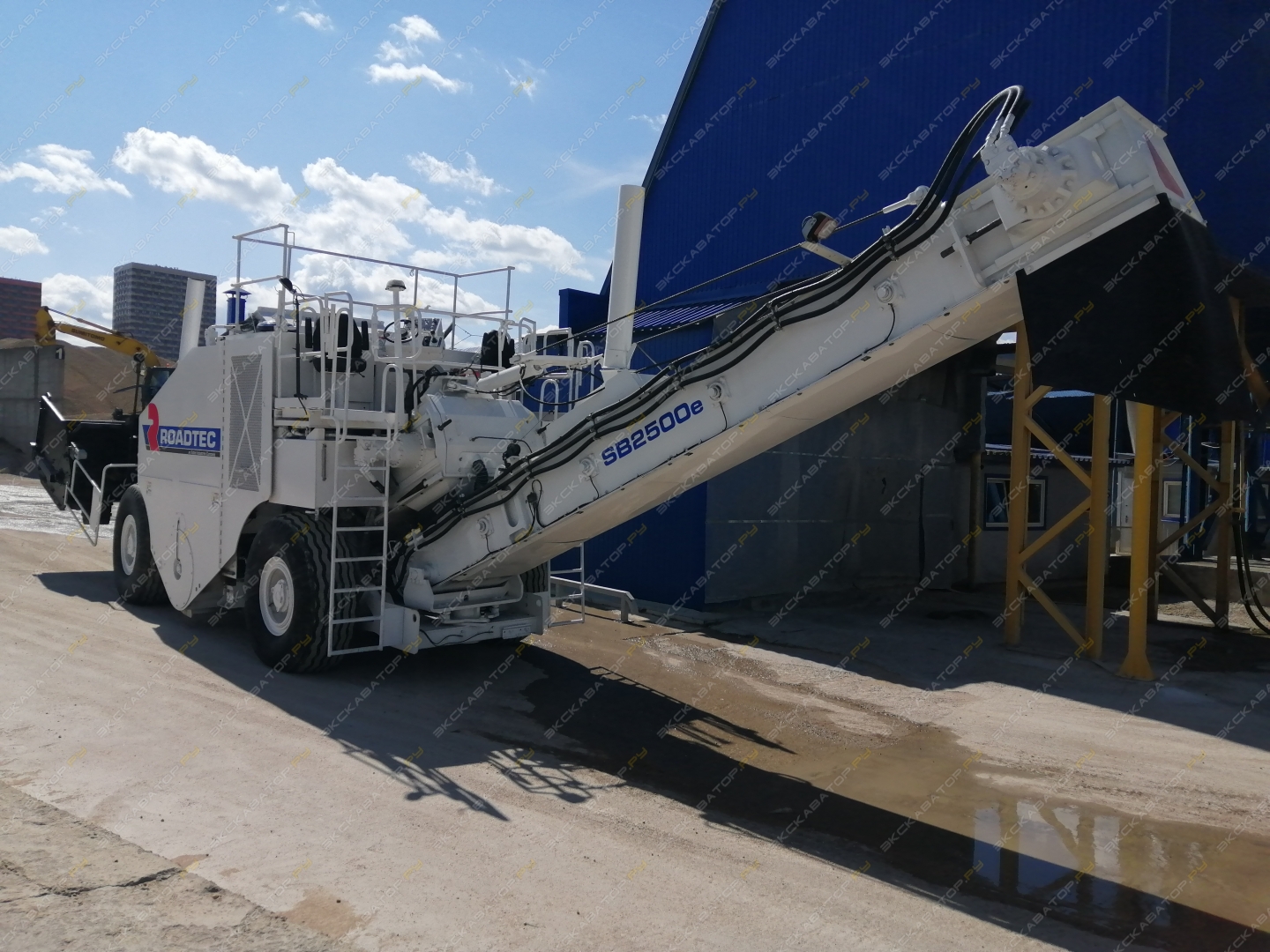 Roadtec SB2500E Shuttle Buggy [22]