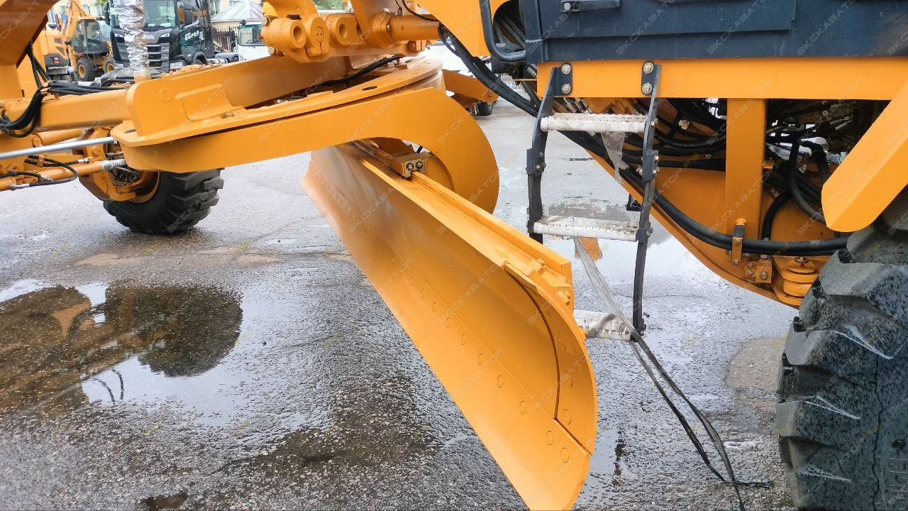 SEM 922AWD [3]
