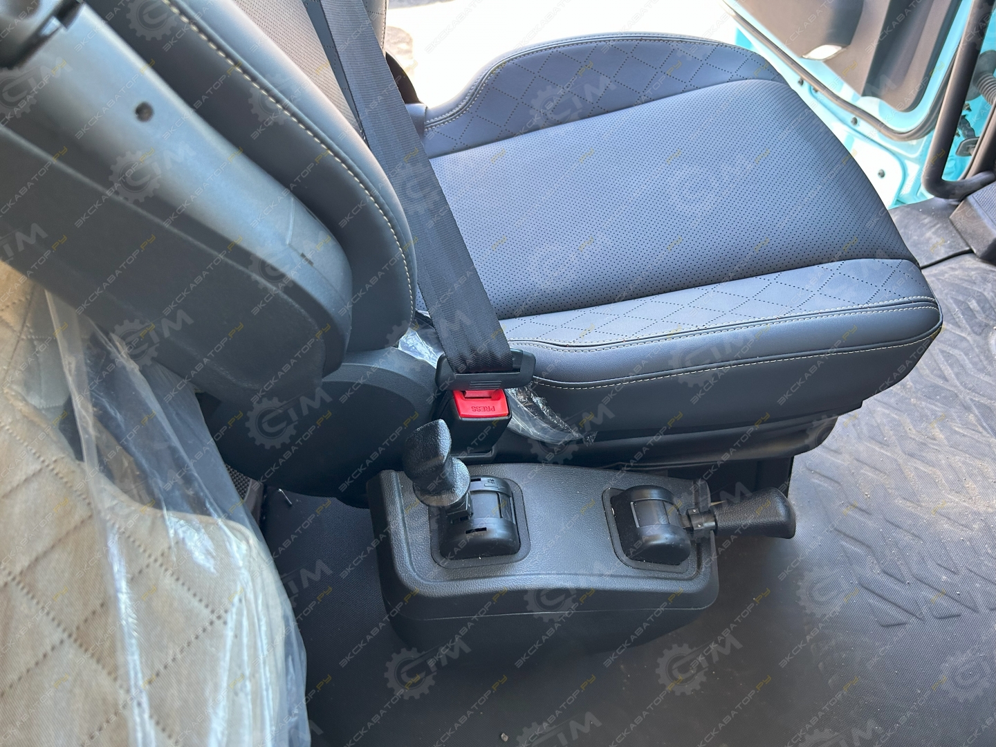 Shacman SX4188YY381 [23]