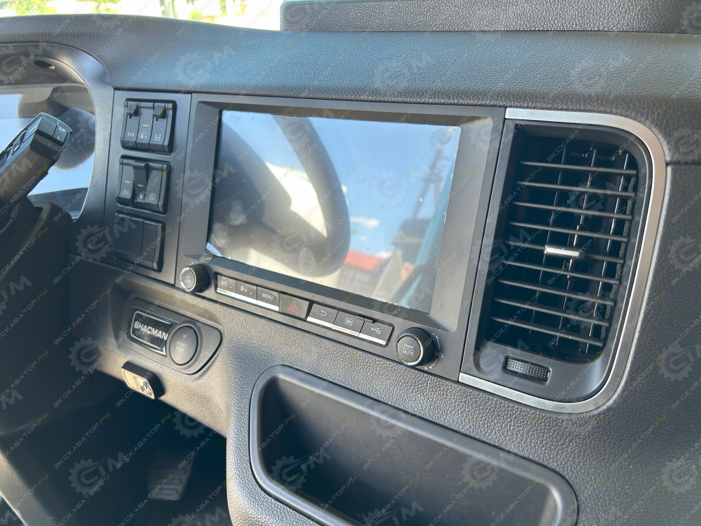 Shacman SX4188YY381 [20]