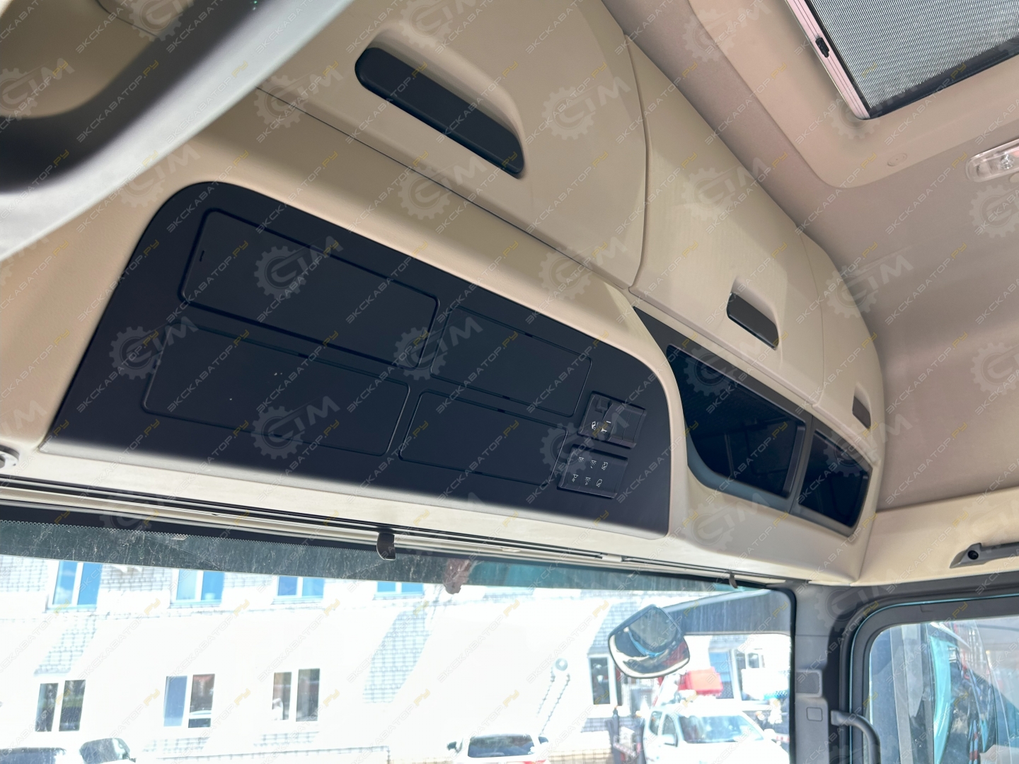 Shacman SX4188YY381 [10]
