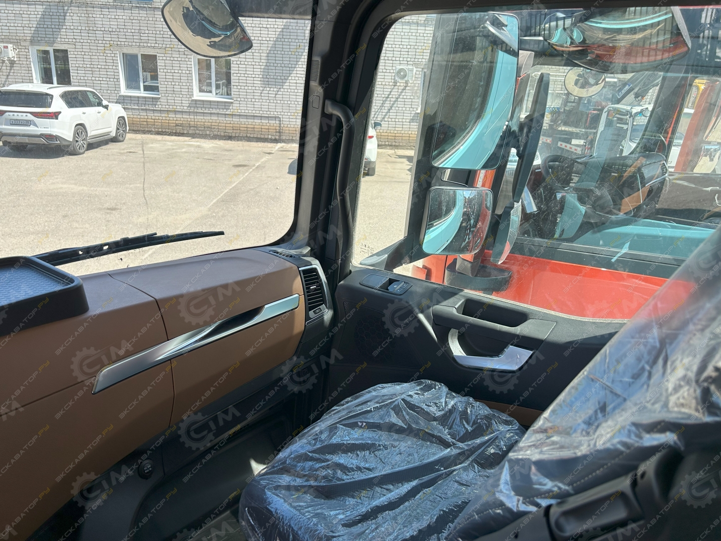 Shacman SX4188YY381 [9]